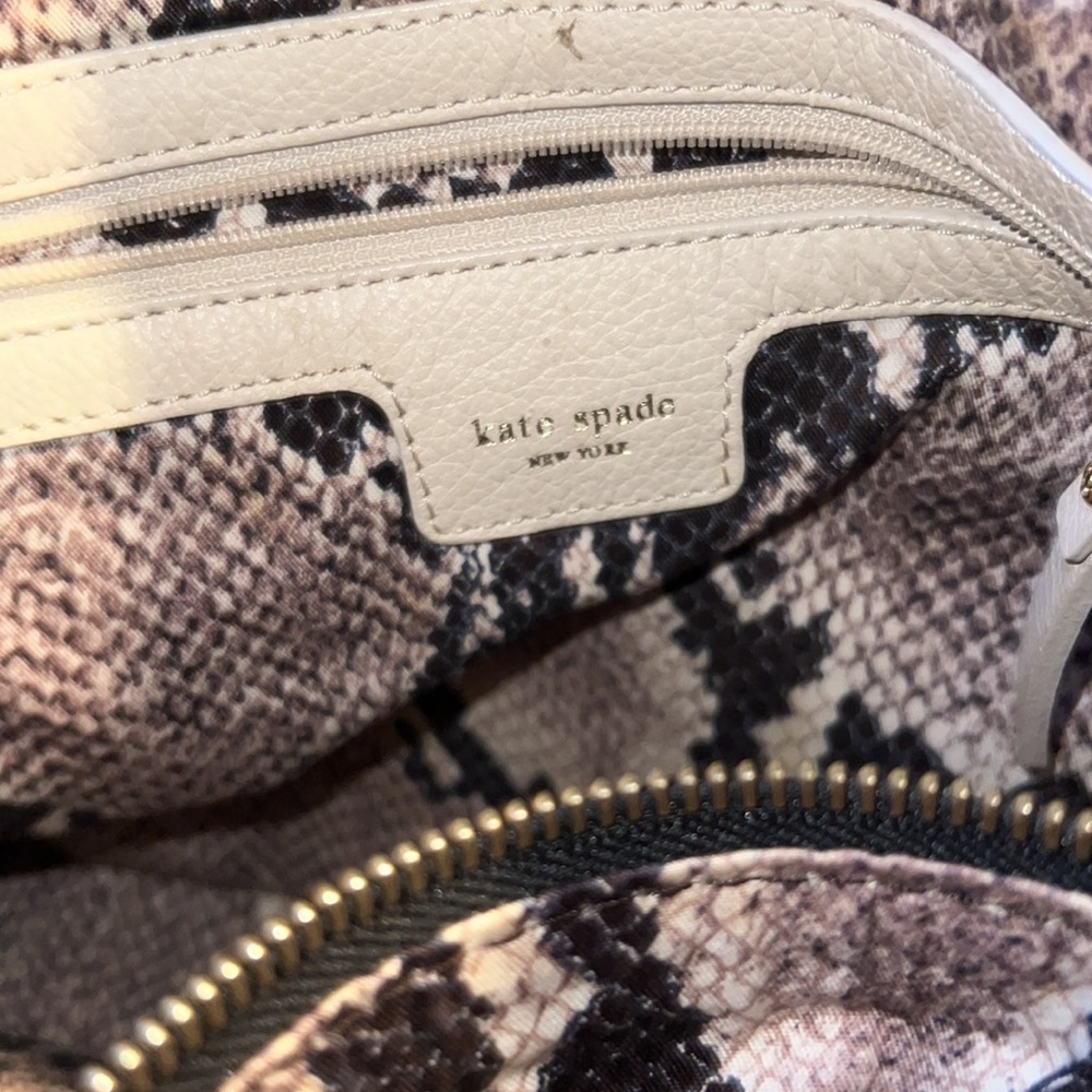 Kate Spade bag with snake print interior - Picture 5 of 9